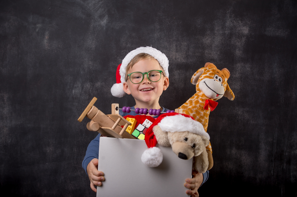 kids giving holiday toys